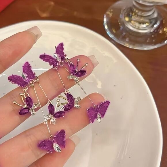 💜 Betsey Johnson Elegant Sparkling Violet Butterfly Dangle Earrings 💜 - Picture 5 of 6